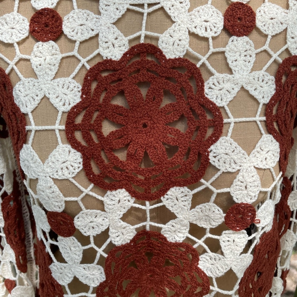 American Flirt Red/Brown and Cream Crocheted Top with Long Sleeves NWT M - Picture 5 of 9
